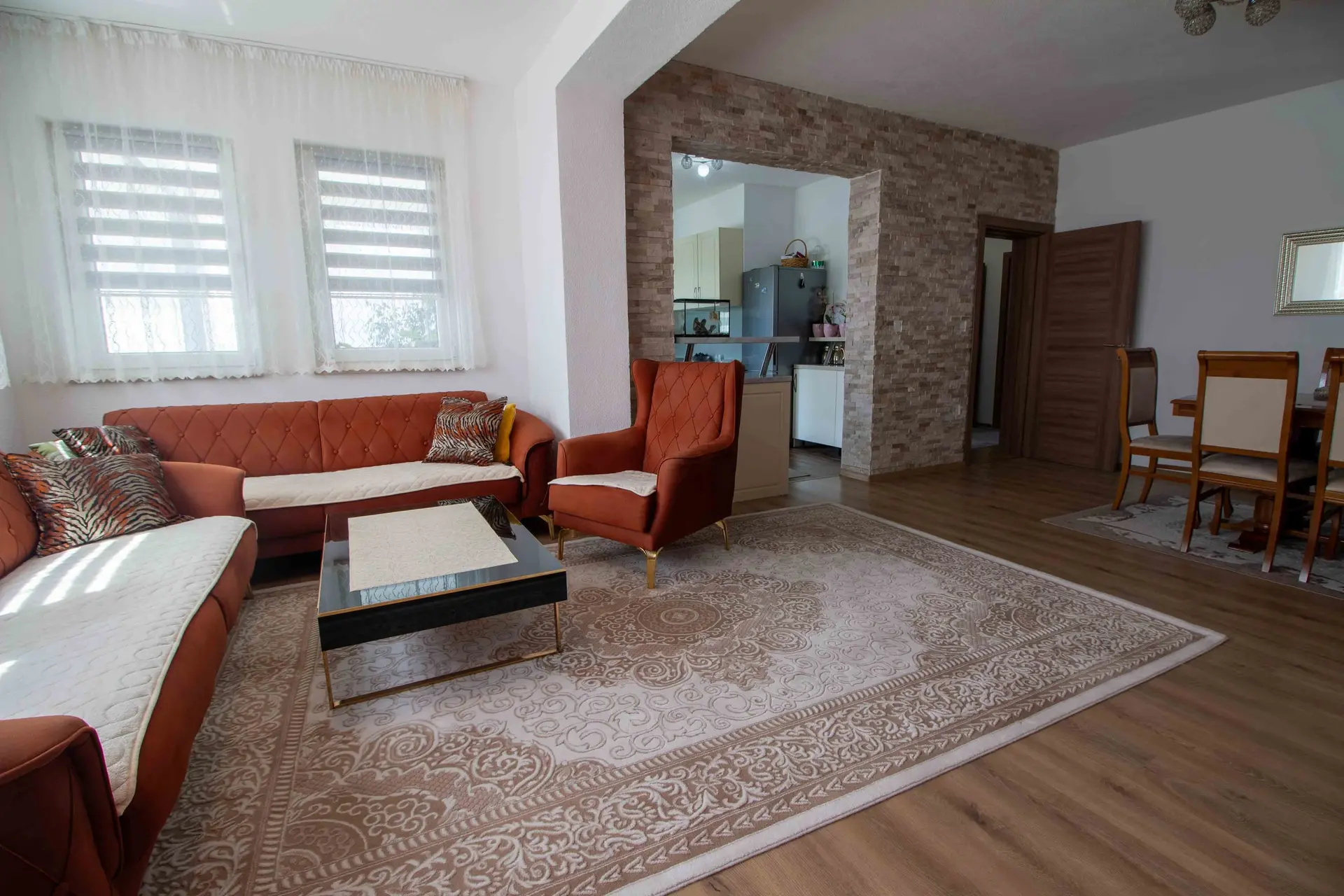Rakovica - Kuća sa velikim dvorištem